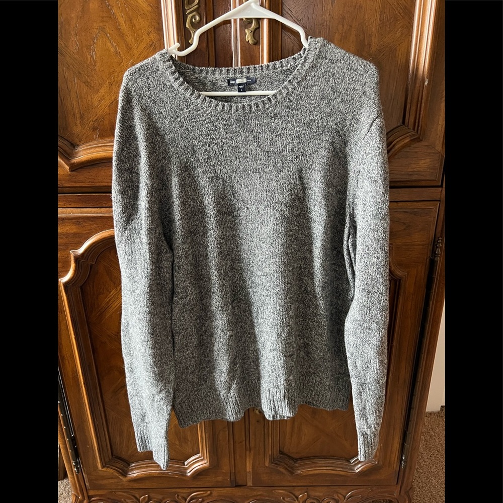 Size Large GAP Gray Sweater.  LIKE NEW.